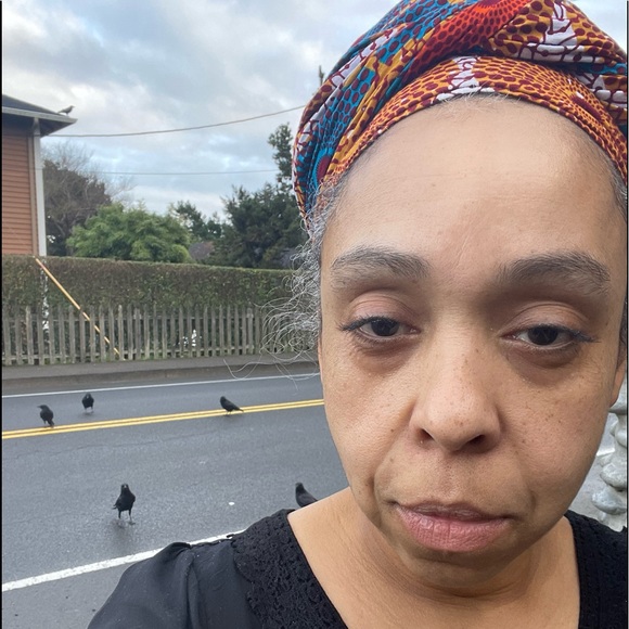 Meet your Posher, Erin - Picture 2 of 3